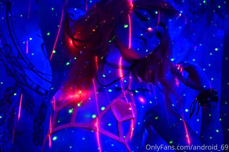 New dope ass photos up on my onlyfans 😍✨ come check it out o..