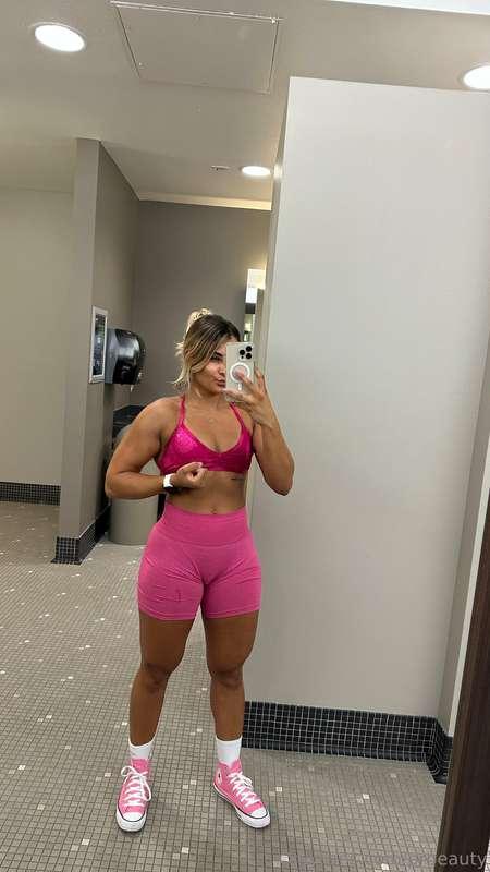 Weekends Off Where 😏? 
Cum get a taste of what under this at..