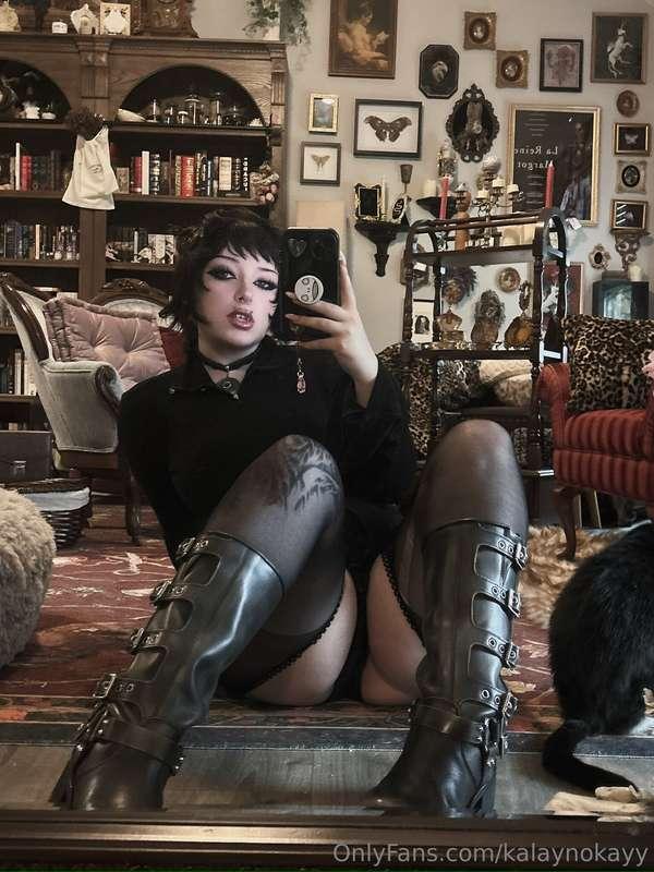 are you ready to let me sit on your face? 💋