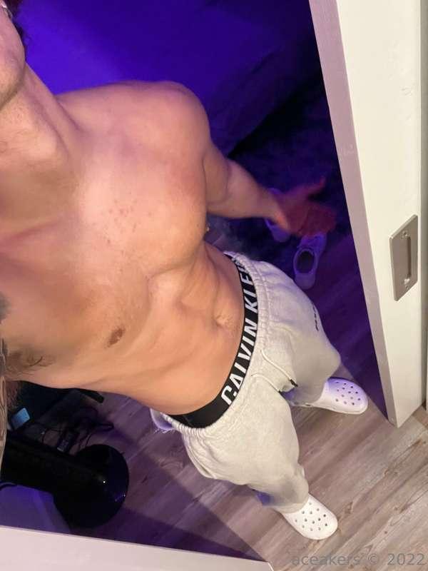 i'm finally home ;) come chat hehe