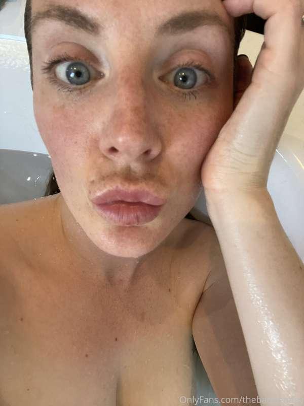 Sliding into your dms every bath time 😜 wanna get naughty ju..