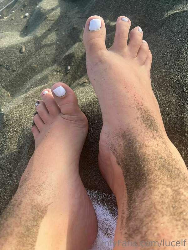 Ho la sabbia tra le dita dei piedi 🏖️