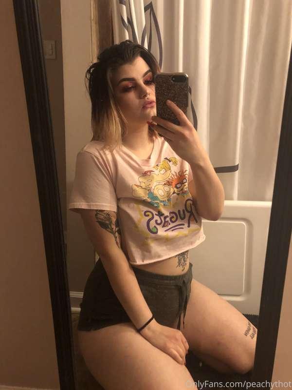 looking for a cute girl to sit on my face😇