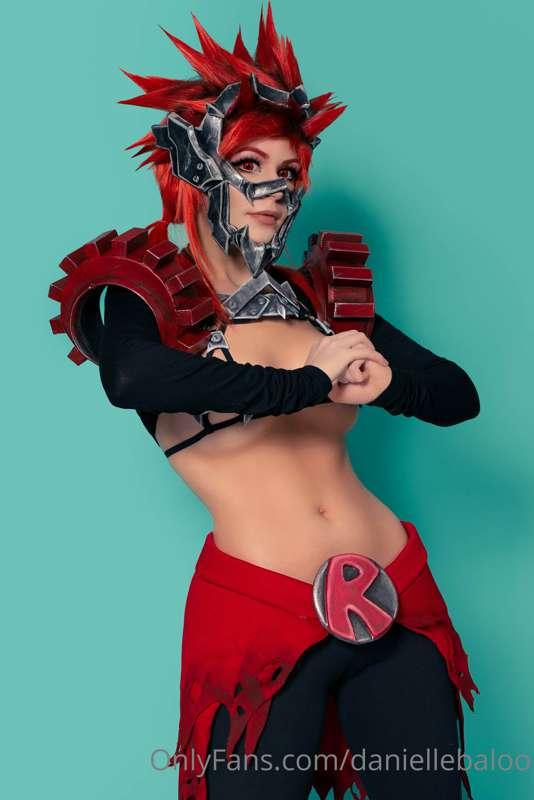I WANNA DO ANOTHER COSPLAY THING AGAIN SOON