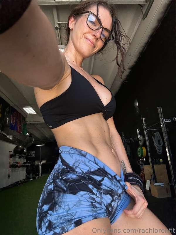 💙 gym addicted 👀 come see more 👉 @rachxlorenx  🔥leg day is m..