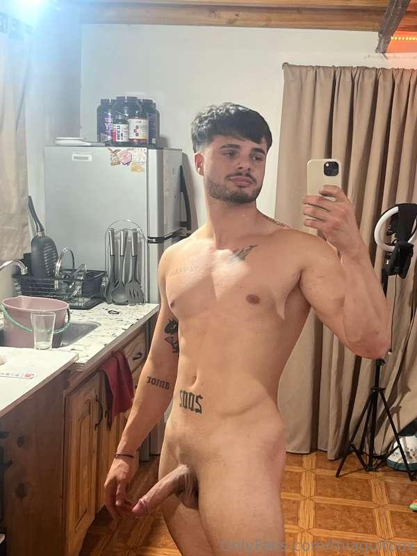 What are you thinking about? 🥵🔥  En que estás pensando?🥵🔥