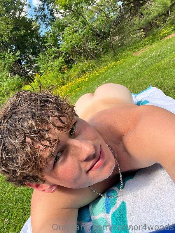 Who wants to come tan with me 😘☀️