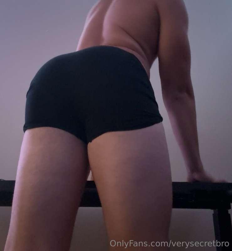 who wants to see me get bent over on this desk