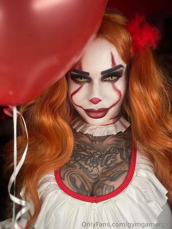 Creepin’ it real this Halloween! 🎈👻
