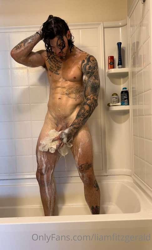 I love recording myself shower😋
Check your dm for the behind..