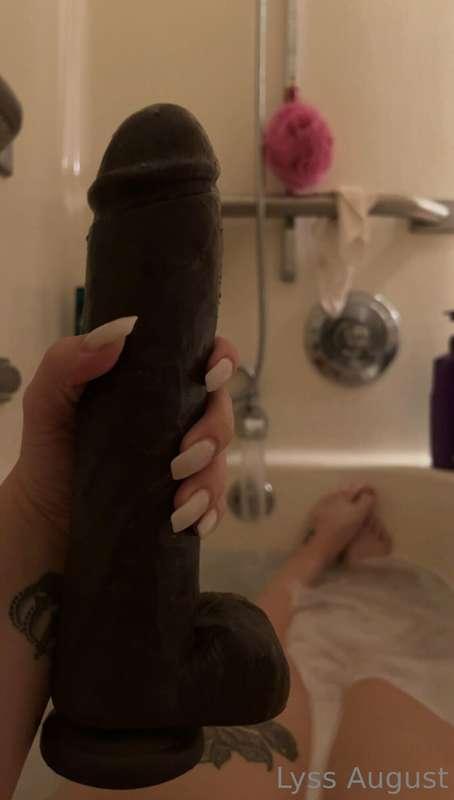 Girthy 11.5 inch dildo 🙃 I literally can’t fit it in my tigh..