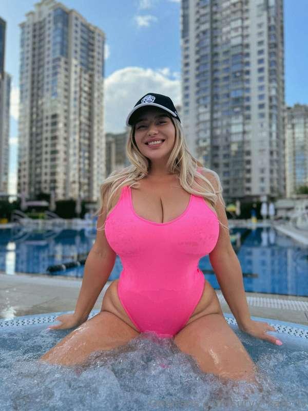 Time to relax and dive into a world of fun 🌊💦 Today is made ..