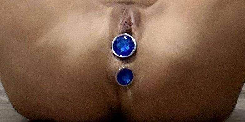 Plugs are really fun,  
but know what’s better?😈
Your cock and a dildo 
would get me wetter. 💦