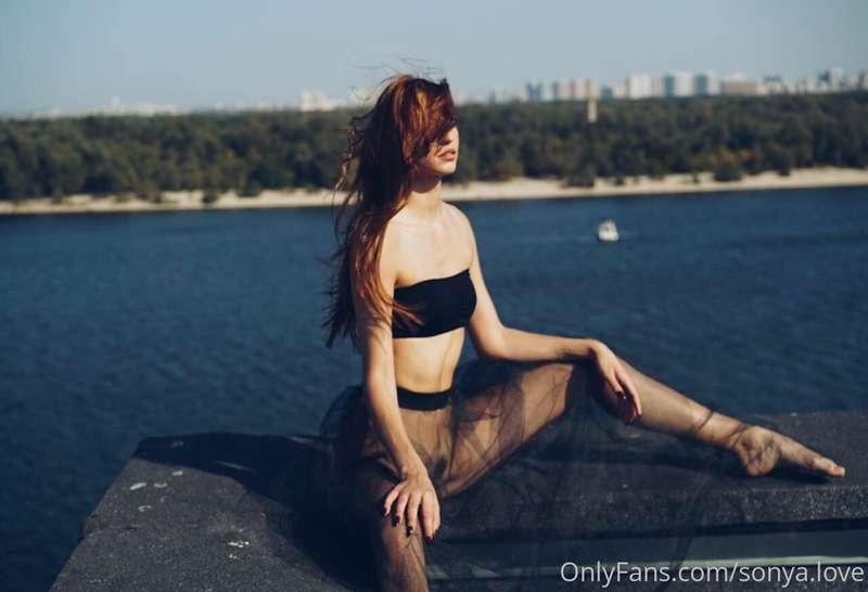 Pussy open for your hard cock! 🍑🍆