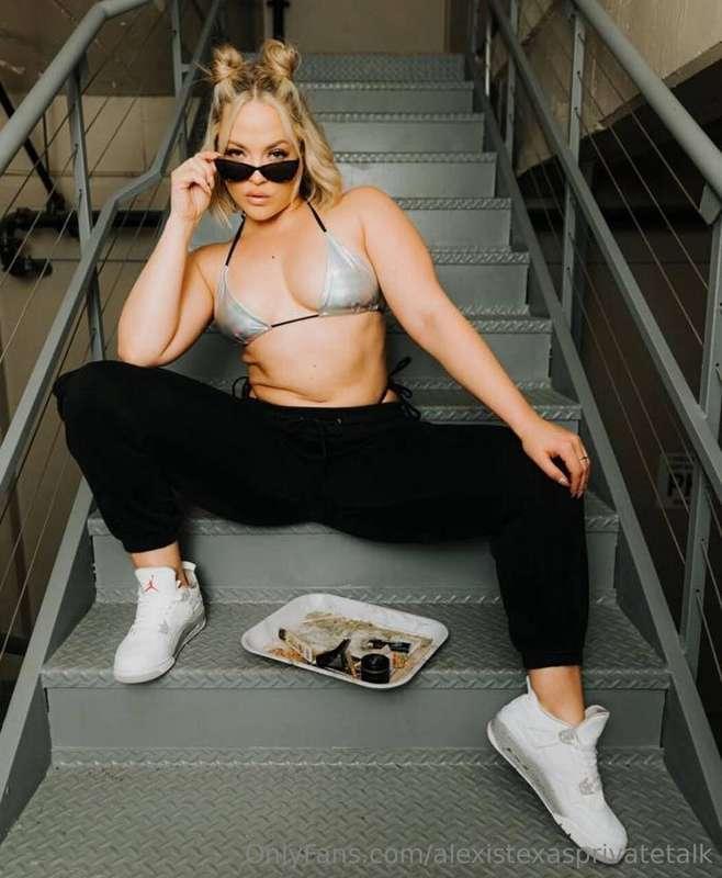 I could get you hooked with just a look. 