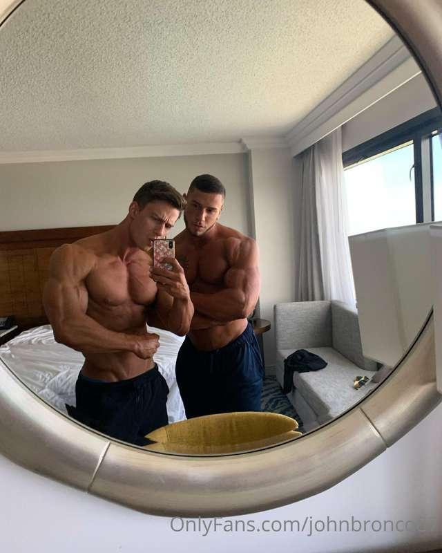 Pose down and flex off with @tysondayley !!!! I got him to s..