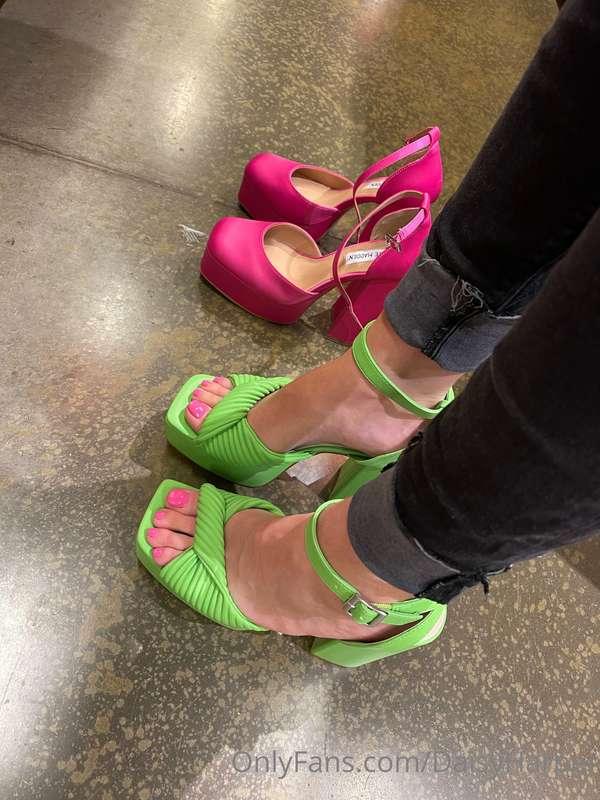 New shoes, who this? How do you like my freshly painted toes..