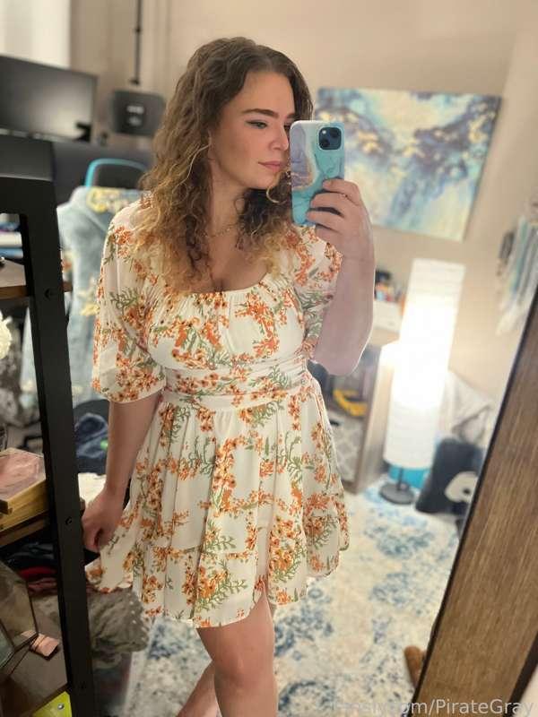 Tried on two dresses I got for a potential photoshoot. I may end up doing lazy shoots hehe but I’ll upload the additional ones of these 