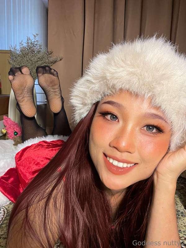Merry Christmas, all my fans and my slave 🎄❄️♥️ let’s have f..