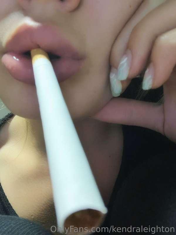 🫦🚬