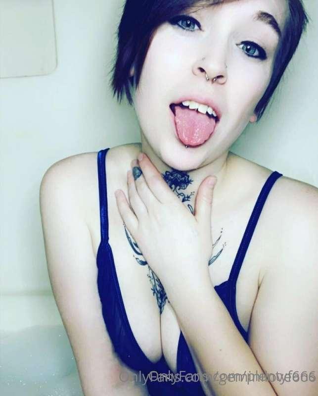 Cum join me for some adult fun. Frequent posting, solo conte..