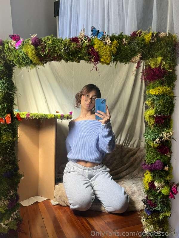 a pretty girl and sunsets ✨