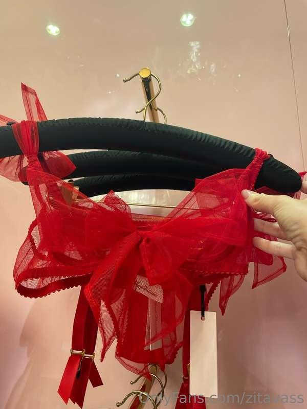 Got some Christmas Gear… check out your DMs to see me in it ..