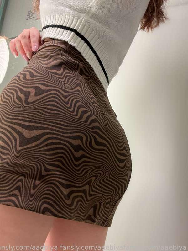 What’s under the skirt? 
