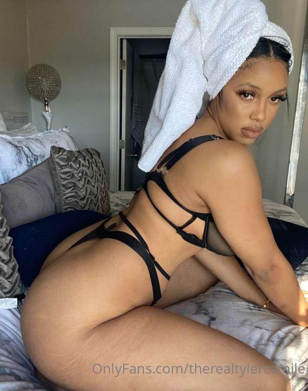 Just finished taking a 🚿 and my hair is still wet but for yo..