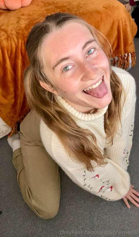 I’m the tooth fairy’s slutty cousin 🧚🏻‍♀️ She leaves you a c..