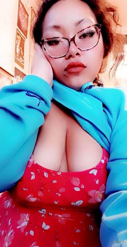 Flitting in with some casual cleavage worship!~ <3xxStay amp..