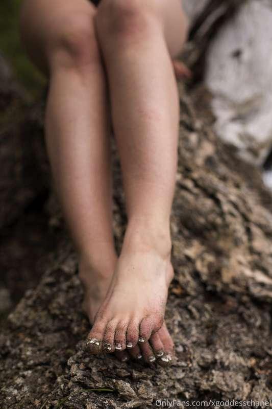 You are weak for these toes. You are weak for these soles. Y..
