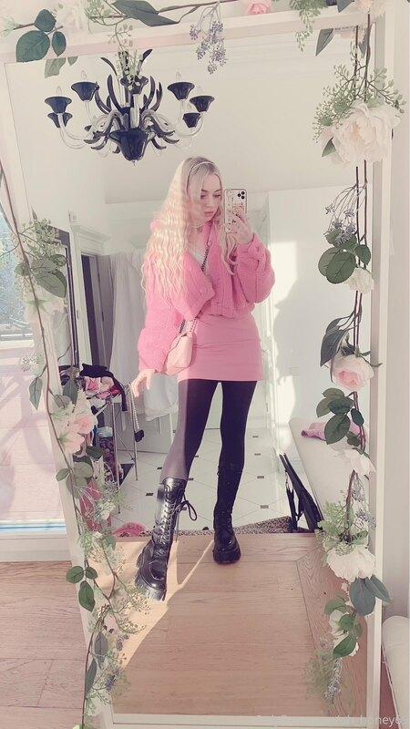 hewwo!!! and look at my outfit of the day! do u think i’ll f..