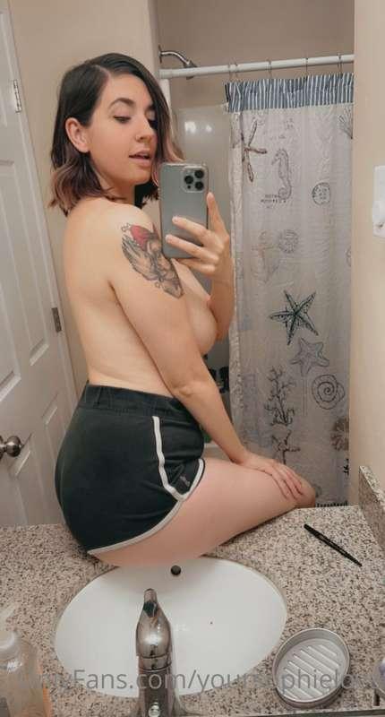 Which one is better? Shorts on or off? 😘