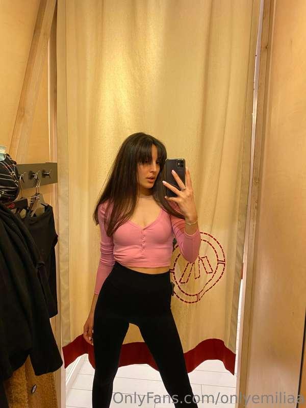 there is too much space in the fitting room for me alone...😁..