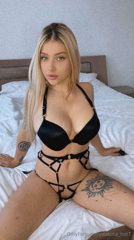 Cutie babe 😏 @marynamoom❗️ ONLINE ❗️nowYou won't regret foll..
