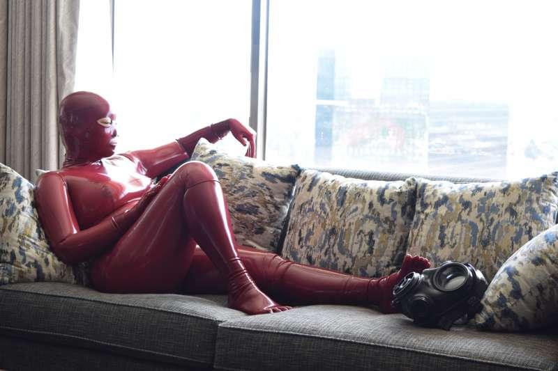 052 - Red Latex Total Enclosure (Full HD)