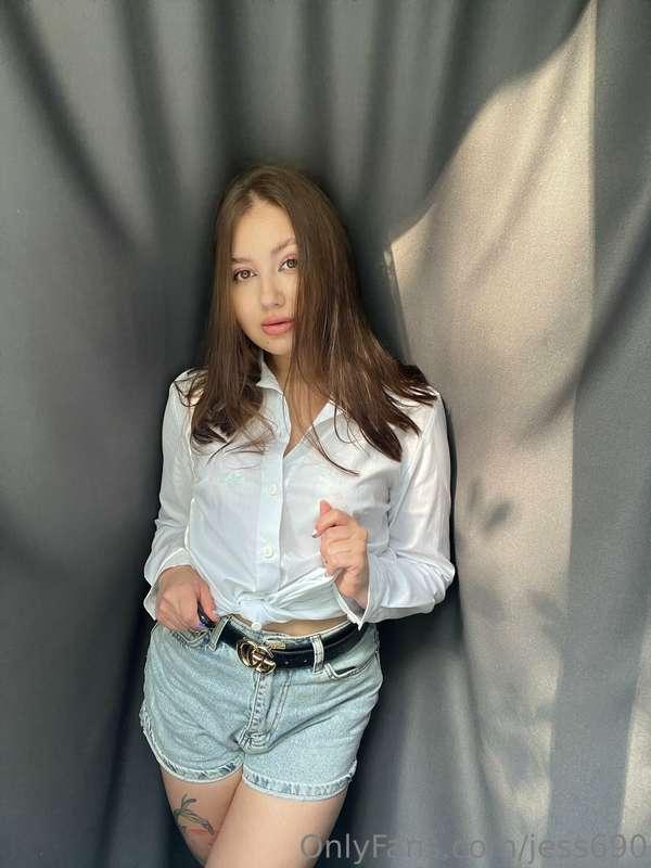 CONSERVATIVE style in clothes making you horny? or better nu..