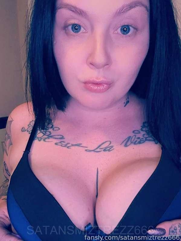 DM me now if you’d bury your face in them 👀👀

#femdom #tattooed #alternative #mistress #domination #findom #bdsm #worship #submit #blasphemy #strapon #fyp #nsfw #ass #tits #tpe #findom
