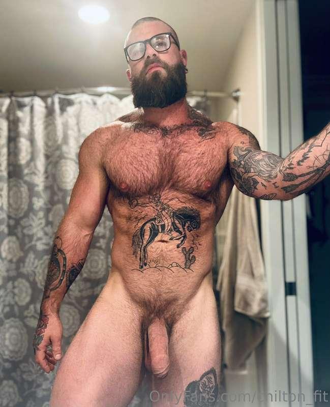 Woke up after a long night of bartending and felt thick 🍆