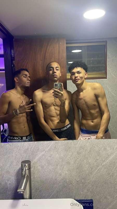 Trío 🤙🏽🍆😈🍑 con @enyertwin @mike_sohot69 
