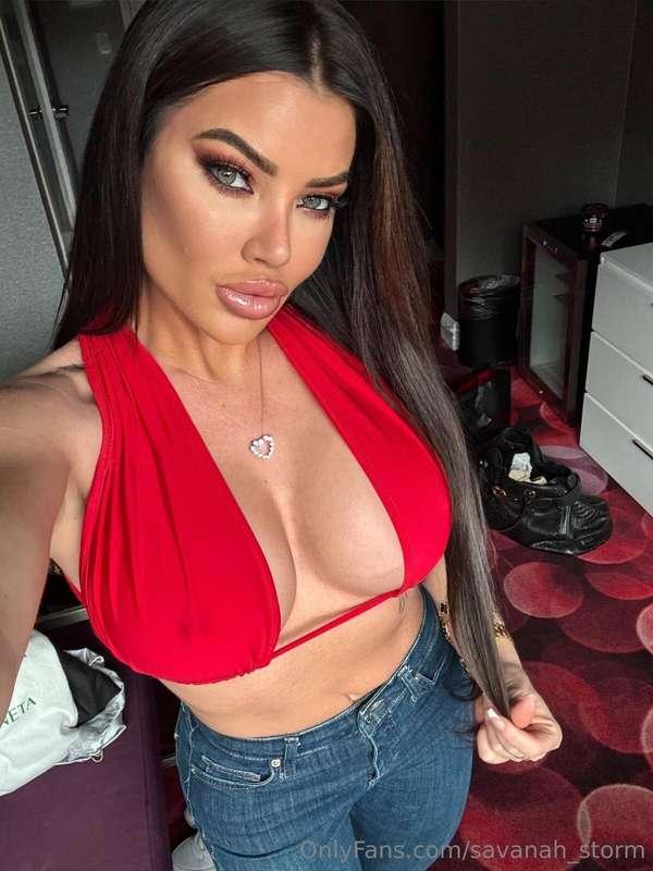 You think your cock would look good between my tits? 🤭