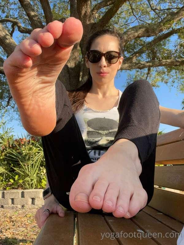 Sneaky sweaty soles outside 🥵