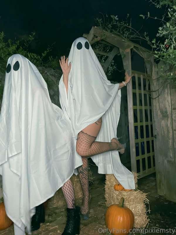 Boo! slutty ghost are haunting you oOooooOO @f0lk_wh0r3