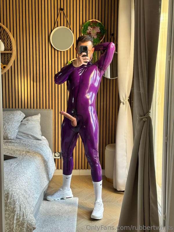 This latex colour is just something else 😮‍💨