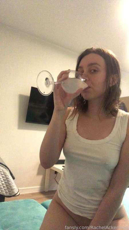 would you drink something with me? 

#girlnextdoor #boobs #littletits #smalltits #natural #teasing #home #cutie #cosplayer #lifestyle