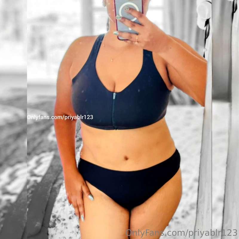 Here is ur Busty Indian babe Priya figure built for rough ha..