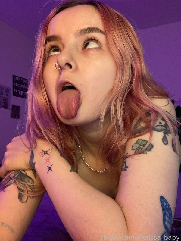 ~ hey kittens 🐱 have a good day 🍀

#fyp #selfie #face #ahegao #alt #tattooed #petite #teen #loli #tongue 