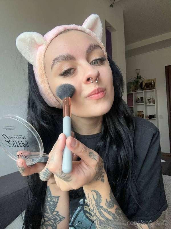 Makeup is an art, and each of us is an artist!💄 In every col..
