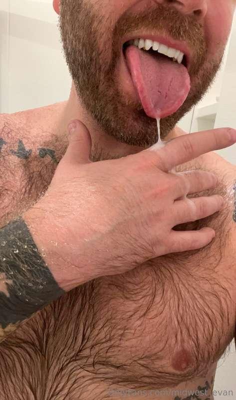 You want to taste daddy’s cum also? 👅